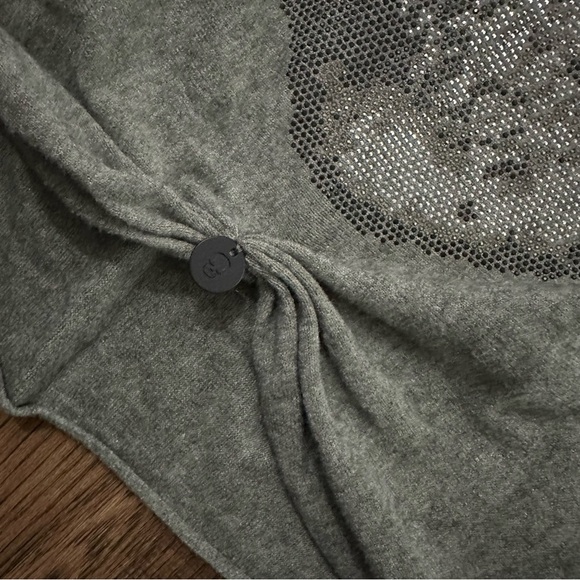 Nicci Scull Sweater - Picture 4 of 14